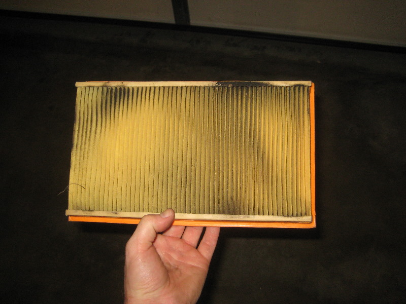 2013-2016-Nissan-Pathfinder-Engine-Air-Filter-Replacement-Guide-008