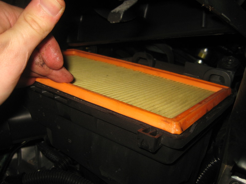2013-2016-Nissan-Pathfinder-Engine-Air-Filter-Replacement-Guide-011