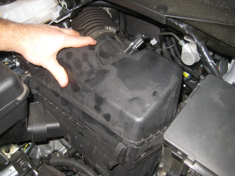 20132016NissanPathfinderEngineAirFilterReplacementGuide013