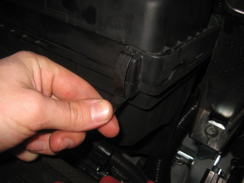 2013-2016-Nissan-Pathfinder-Engine-Air-Filter-Replacement-Guide-014