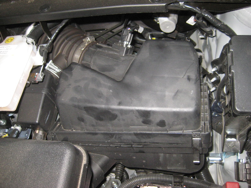 2013-2016-Nissan-Pathfinder-Engine-Air-Filter-Replacement-Guide-016