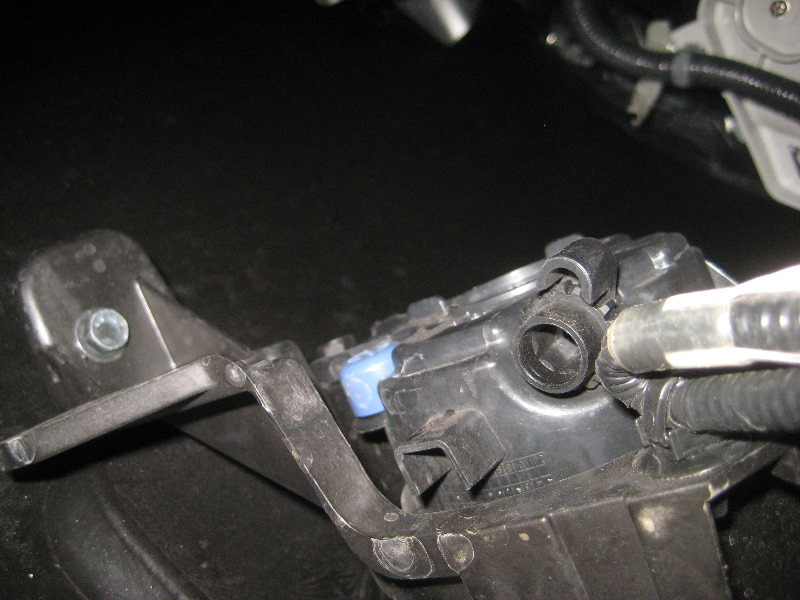 2013-2016-Nissan-Pathfinder-Fog-Light-Bulbs-Replacement-Guide-015