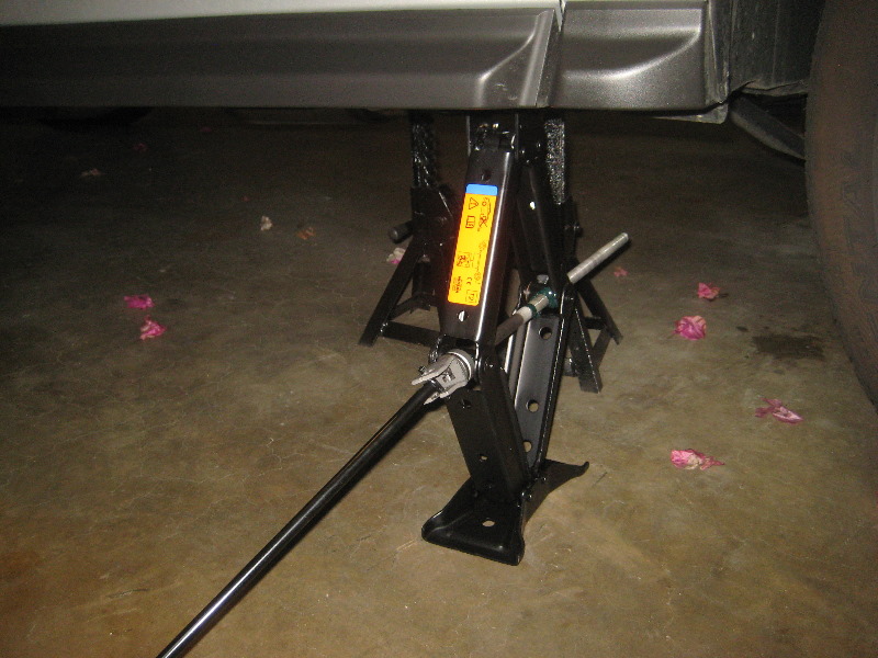 2013-2016-Nissan-Pathfinder-Front-Brake-Pads-Replacement-Guide-003