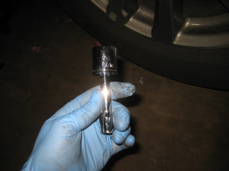 2013-2016-Nissan-Pathfinder-Front-Brake-Pads-Replacement-Guide-004