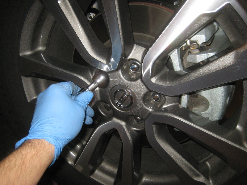 2013-2016-Nissan-Pathfinder-Front-Brake-Pads-Replacement-Guide-005