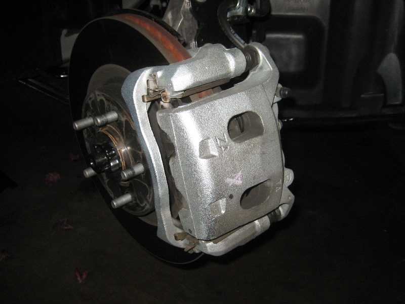 2013-2016-Nissan-Pathfinder-Front-Brake-Pads-Replacement-Guide-008