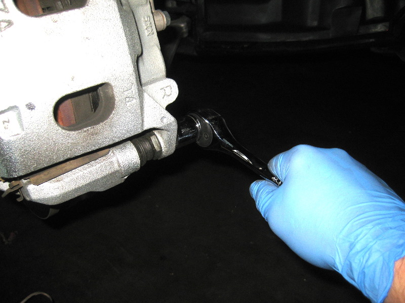 2013-2016-Nissan-Pathfinder-Front-Brake-Pads-Replacement-Guide-009