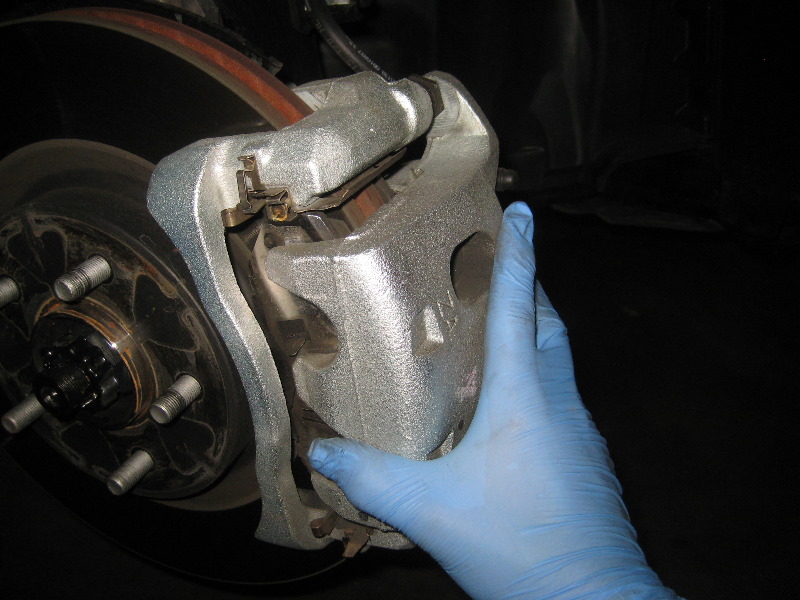 2013-2016-Nissan-Pathfinder-Front-Brake-Pads-Replacement-Guide-014