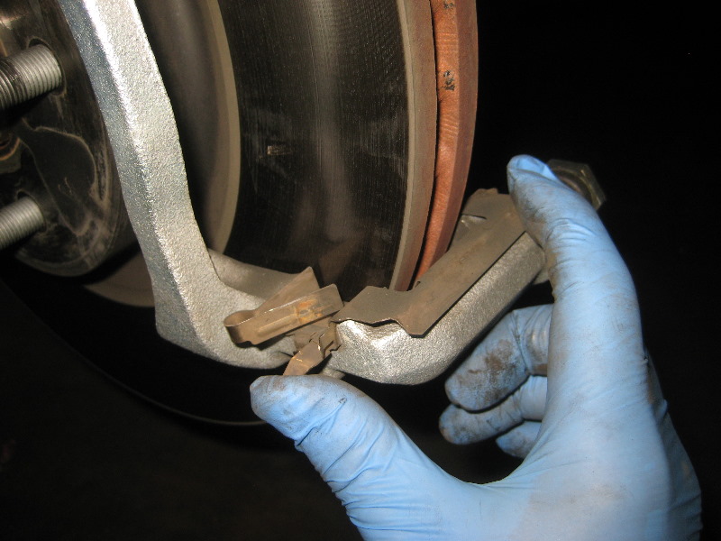 2013-2016-Nissan-Pathfinder-Front-Brake-Pads-Replacement-Guide-019