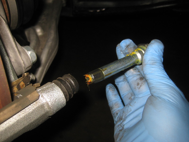 2013-2016-Nissan-Pathfinder-Front-Brake-Pads-Replacement-Guide-020