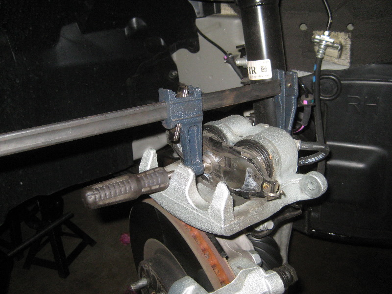 2013-2016-Nissan-Pathfinder-Front-Brake-Pads-Replacement-Guide-022