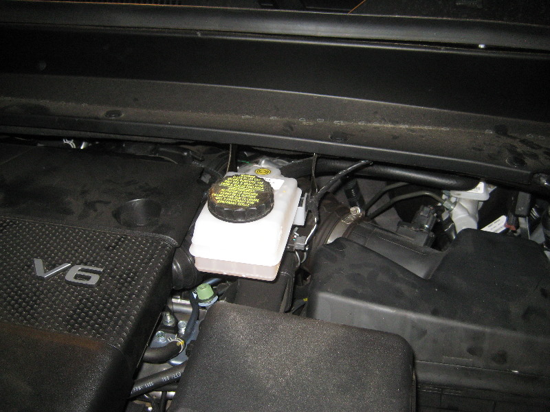 2013-2016-Nissan-Pathfinder-Front-Brake-Pads-Replacement-Guide-023