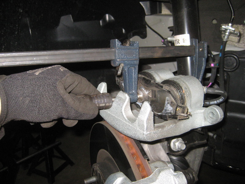 2013-2016-Nissan-Pathfinder-Front-Brake-Pads-Replacement-Guide-025