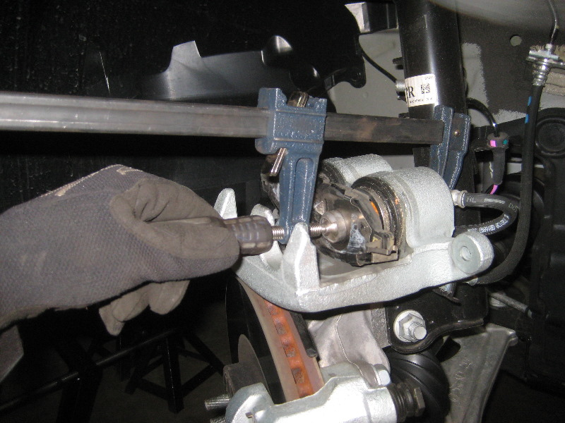 2013-2016-Nissan-Pathfinder-Front-Brake-Pads-Replacement-Guide-026