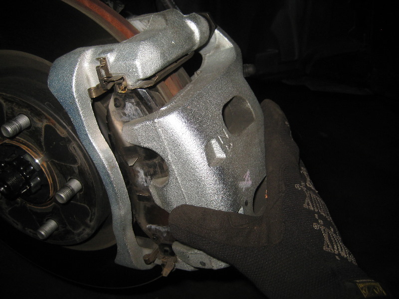 2013-2016-Nissan-Pathfinder-Front-Brake-Pads-Replacement-Guide-032