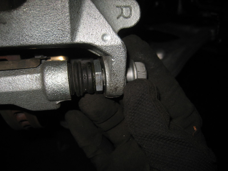 2013-2016-Nissan-Pathfinder-Front-Brake-Pads-Replacement-Guide-034