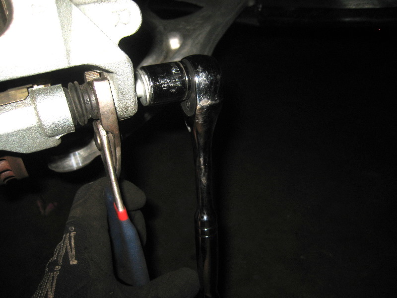 2013-2016-Nissan-Pathfinder-Front-Brake-Pads-Replacement-Guide-035