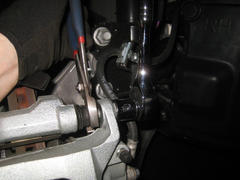 2013-2016-Nissan-Pathfinder-Front-Brake-Pads-Replacement-Guide-036