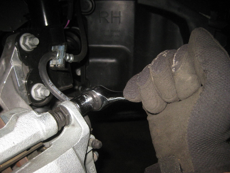 2013-2016-Nissan-Pathfinder-Front-Brake-Pads-Replacement-Guide-038