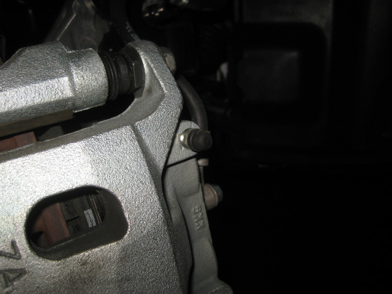 2013-2016-Nissan-Pathfinder-Front-Brake-Pads-Replacement-Guide-039