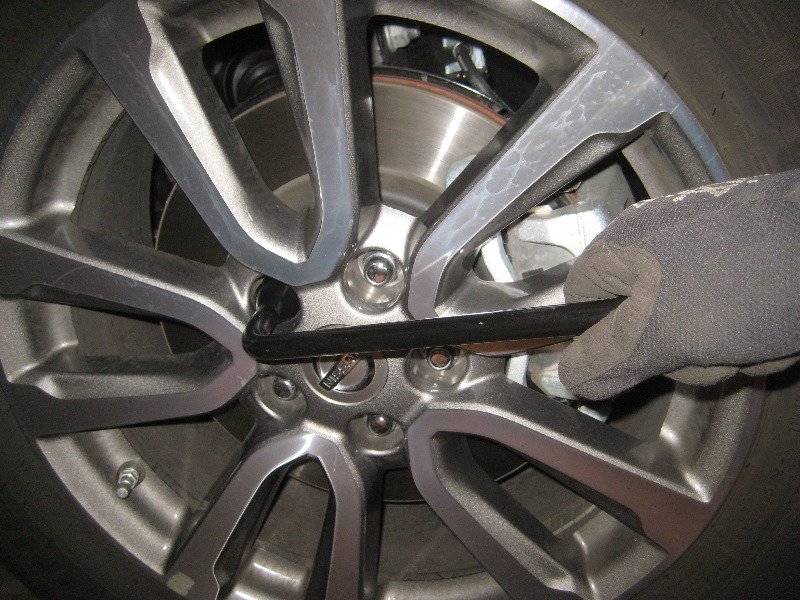 2013-2016-Nissan-Pathfinder-Front-Brake-Pads-Replacement-Guide-043