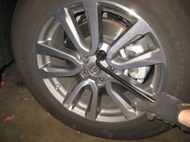 2013-2016-Nissan-Pathfinder-Front-Brake-Pads-Replacement-Guide-044