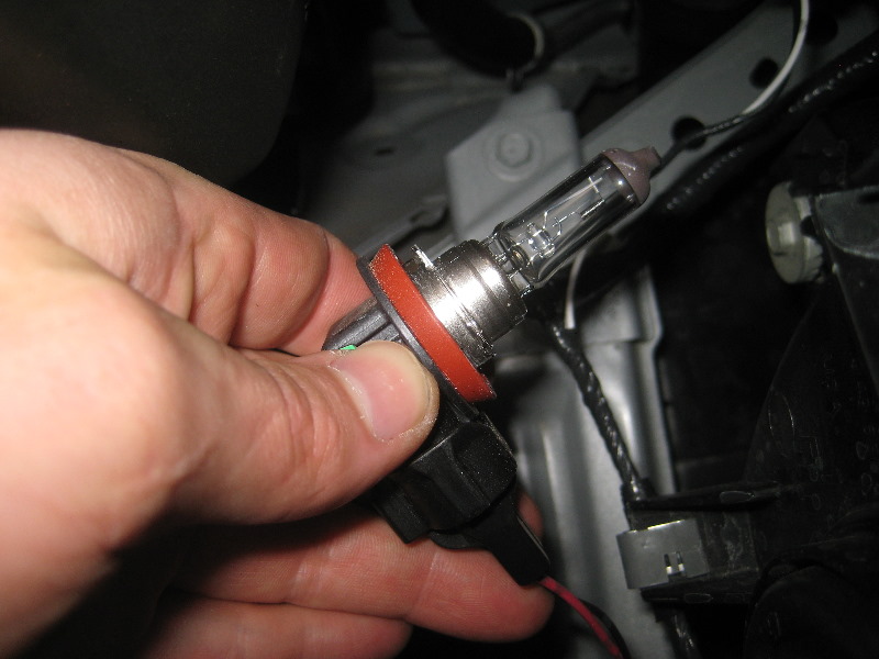 2013-2016-Nissan-Pathfinder-Headlight-Bulbs-Replacement-Guide-005