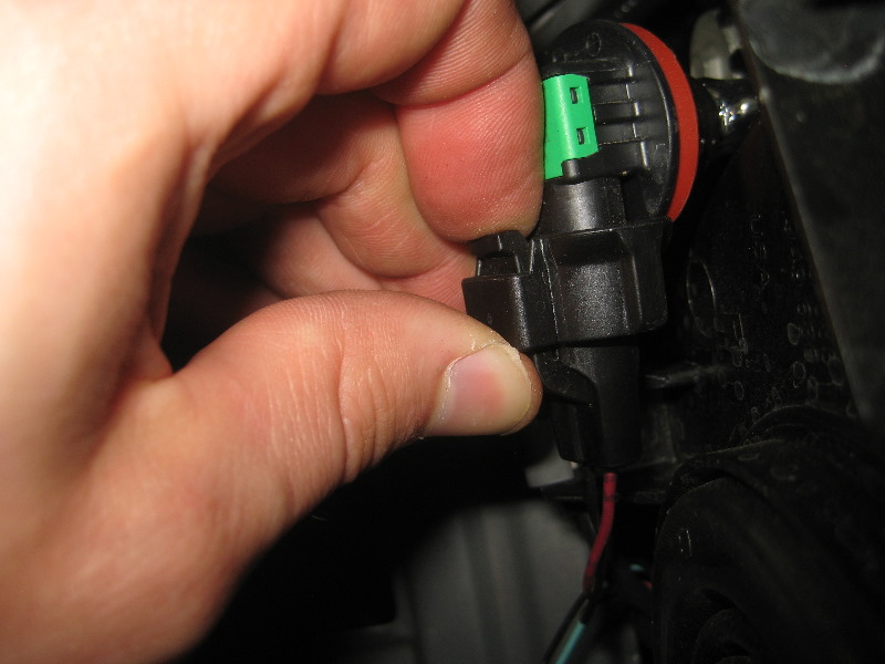 2013-2016-Nissan-Pathfinder-Headlight-Bulbs-Replacement-Guide-006