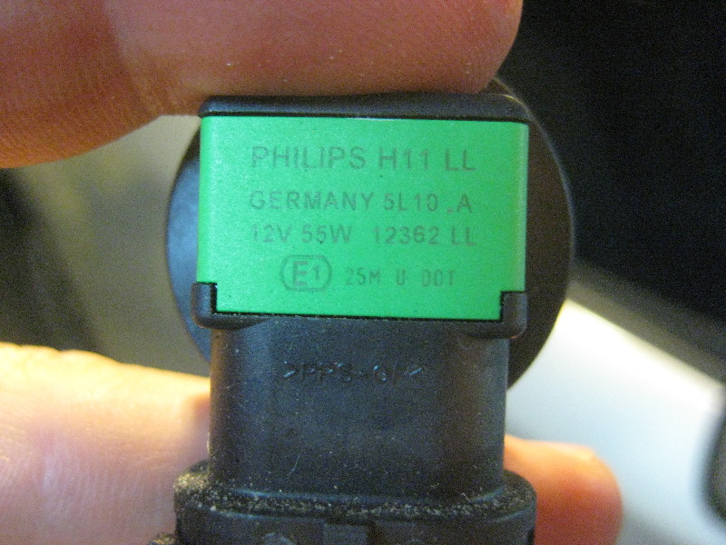 2013-2016-Nissan-Pathfinder-Headlight-Bulbs-Replacement-Guide-008