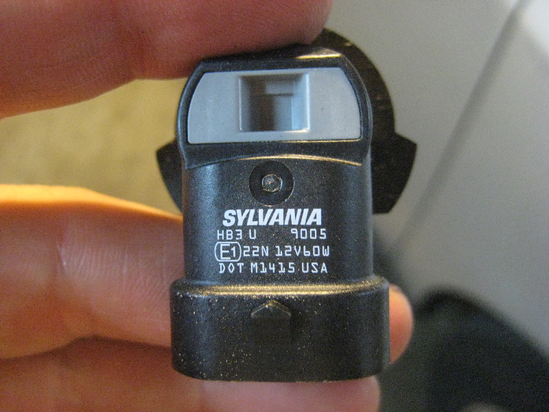 2013-2016-Nissan-Pathfinder-Headlight-Bulbs-Replacement-Guide-018