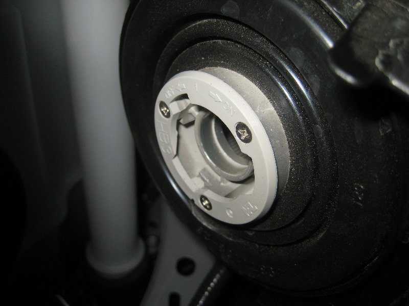 2013-2016-Nissan-Pathfinder-Headlight-Bulbs-Replacement-Guide-019