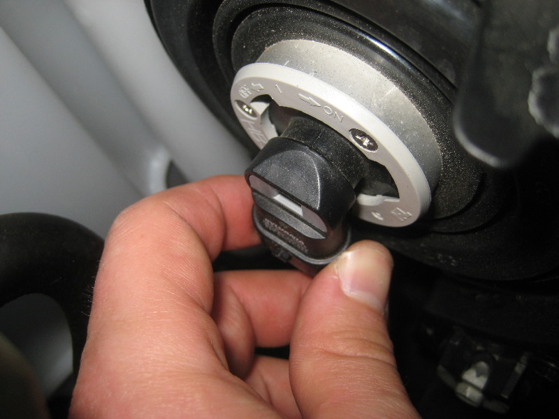 2013-2016-Nissan-Pathfinder-Headlight-Bulbs-Replacement-Guide-020