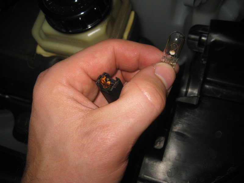 2013-2016-Nissan-Pathfinder-Headlight-Bulbs-Replacement-Guide-025