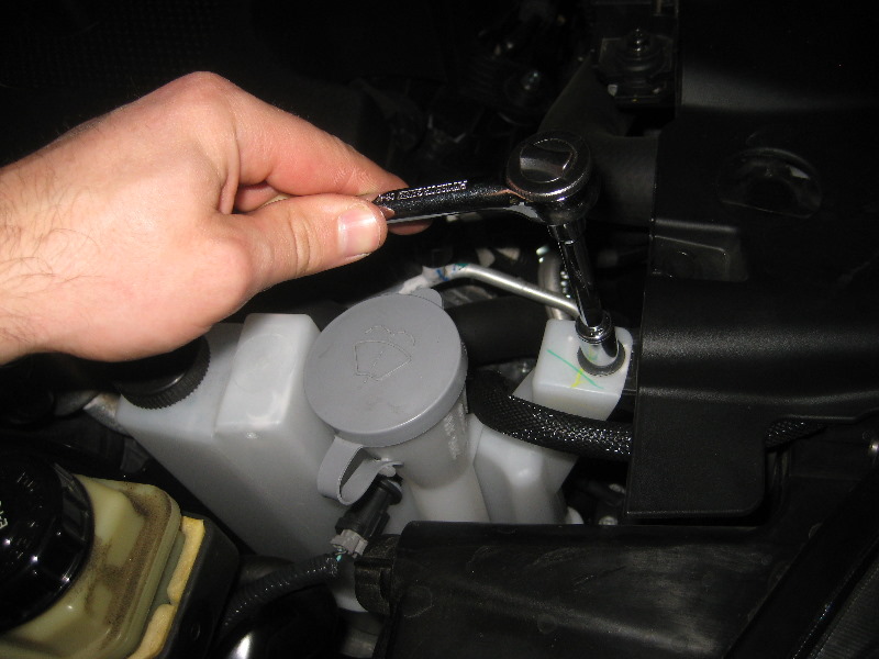 2013-2016-Nissan-Pathfinder-Headlight-Bulbs-Replacement-Guide-028