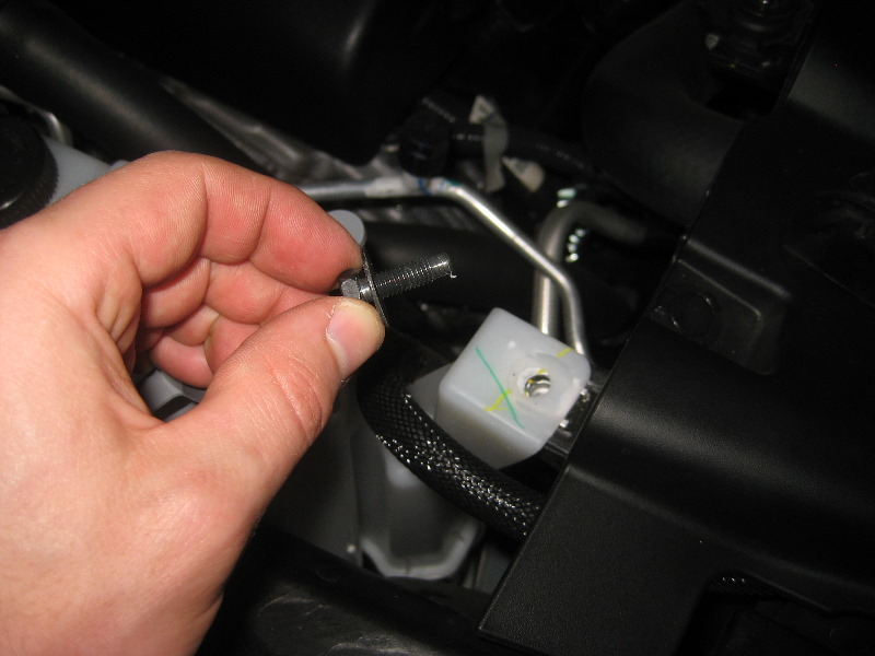 2013-2016-Nissan-Pathfinder-Headlight-Bulbs-Replacement-Guide-029