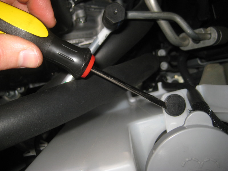 2013-2016-Nissan-Pathfinder-Headlight-Bulbs-Replacement-Guide-030