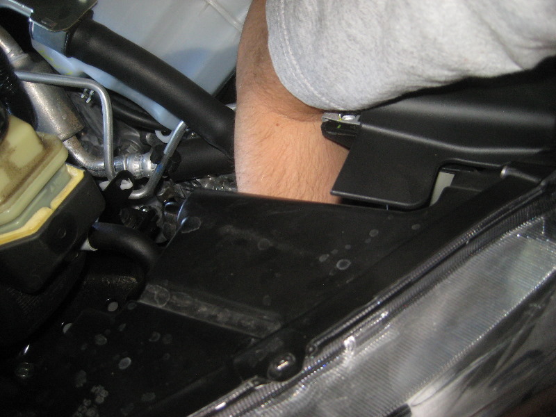 2013-2016-Nissan-Pathfinder-Headlight-Bulbs-Replacement-Guide-036