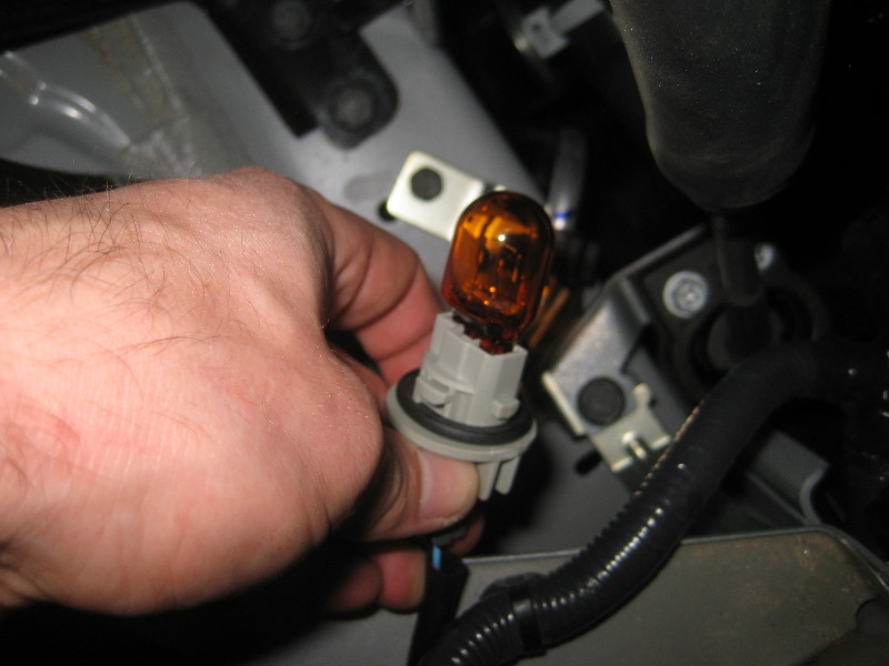 2013-2016-Nissan-Pathfinder-Headlight-Bulbs-Replacement-Guide-037