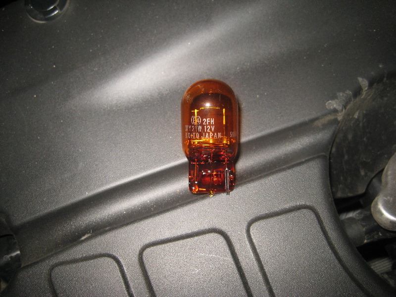 2013-2016-Nissan-Pathfinder-Headlight-Bulbs-Replacement-Guide-038