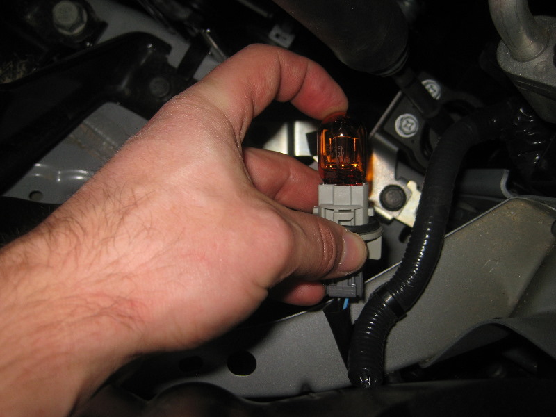 2013-2016-Nissan-Pathfinder-Headlight-Bulbs-Replacement-Guide-039
