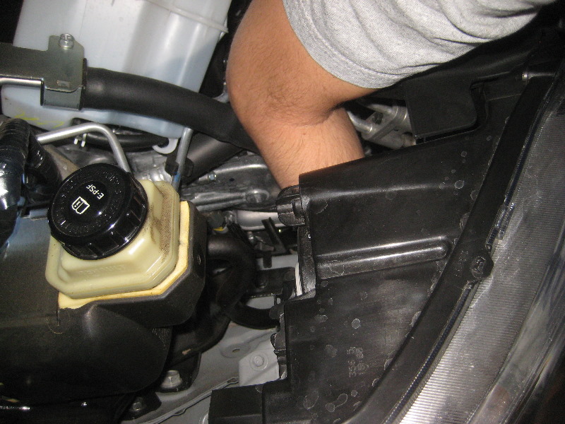 2013-2016-Nissan-Pathfinder-Headlight-Bulbs-Replacement-Guide-040