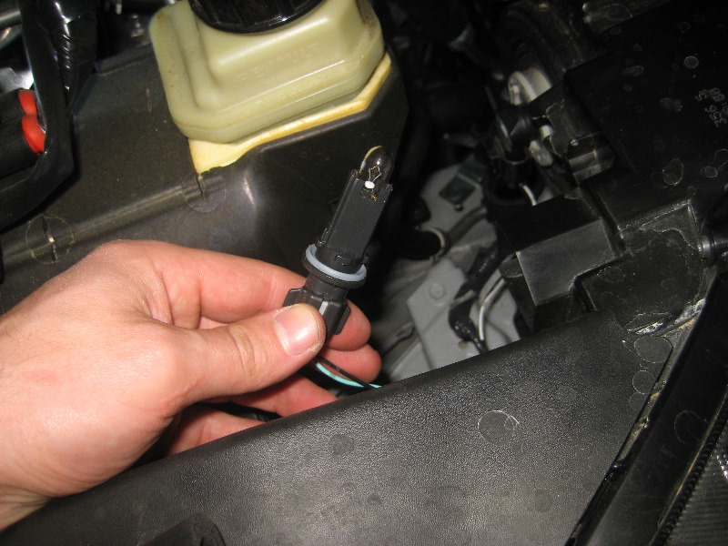 2013-2016-Nissan-Pathfinder-Headlight-Bulbs-Replacement-Guide-042