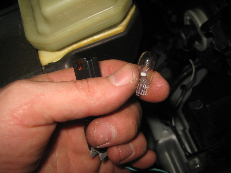 20132016NissanPathfinderHeadlightBulbsReplacementGuide043