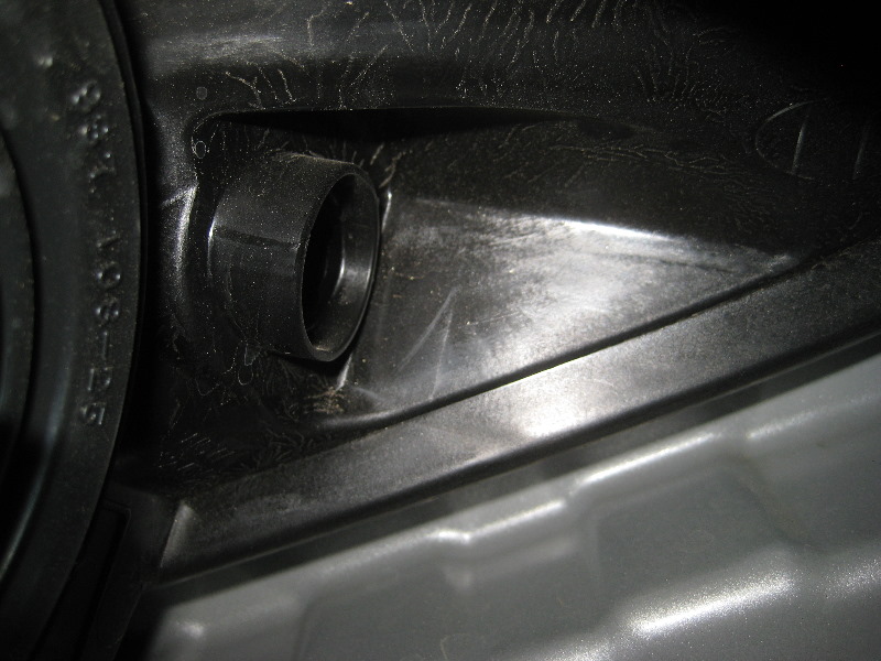 2013-2016-Nissan-Pathfinder-Headlight-Bulbs-Replacement-Guide-045