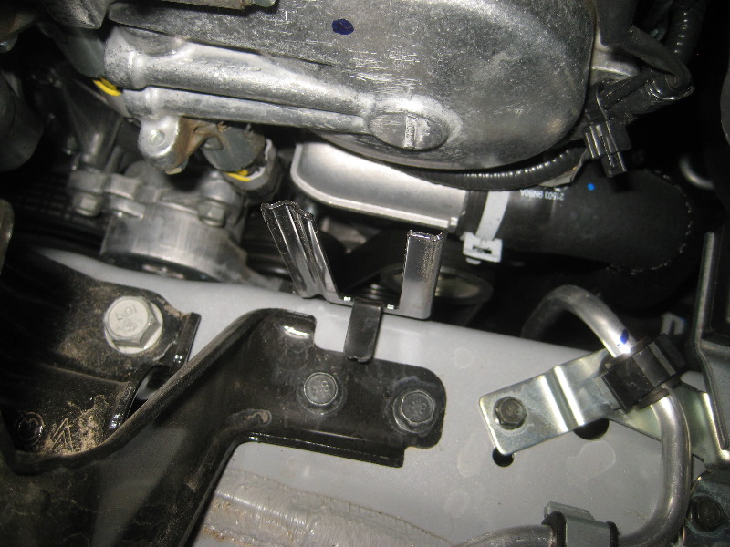 2013-2016-Nissan-Pathfinder-Headlight-Bulbs-Replacement-Guide-047