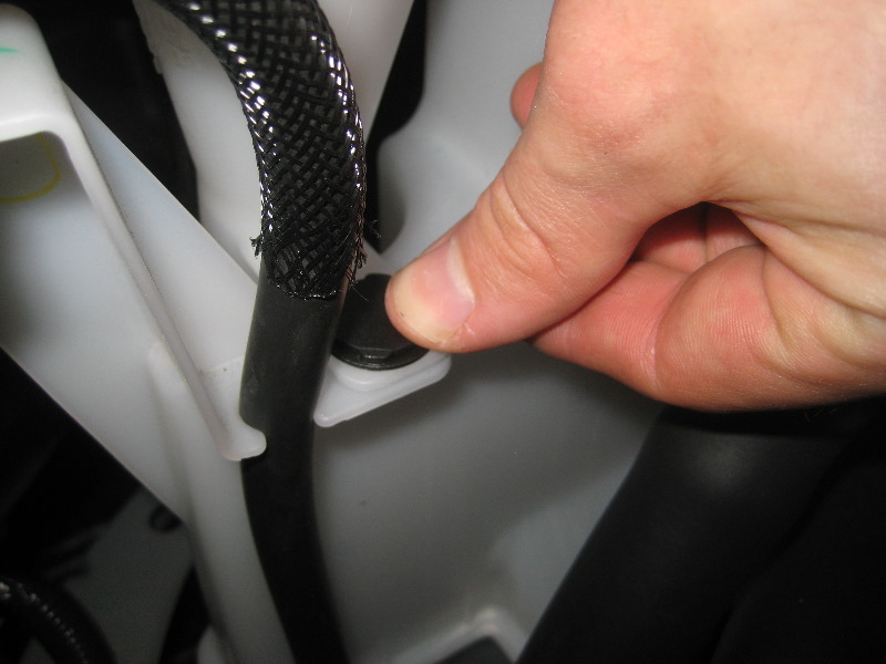 2013-2016-Nissan-Pathfinder-Headlight-Bulbs-Replacement-Guide-051