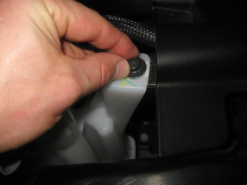 2013-2016-Nissan-Pathfinder-Headlight-Bulbs-Replacement-Guide-052