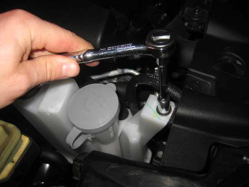 2013-2016-Nissan-Pathfinder-Headlight-Bulbs-Replacement-Guide-053