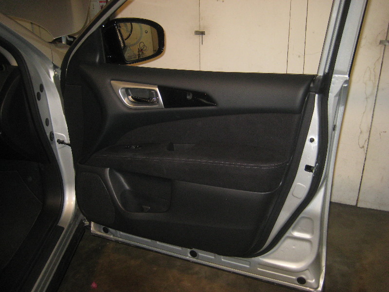 2013-2016-Nissan-Pathfinder-Interior-Door-Panel-Removal-Guide-001
