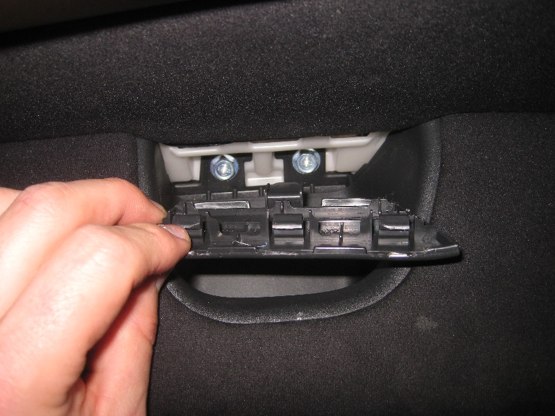 2013-2016-Nissan-Pathfinder-Interior-Door-Panel-Removal-Guide-044